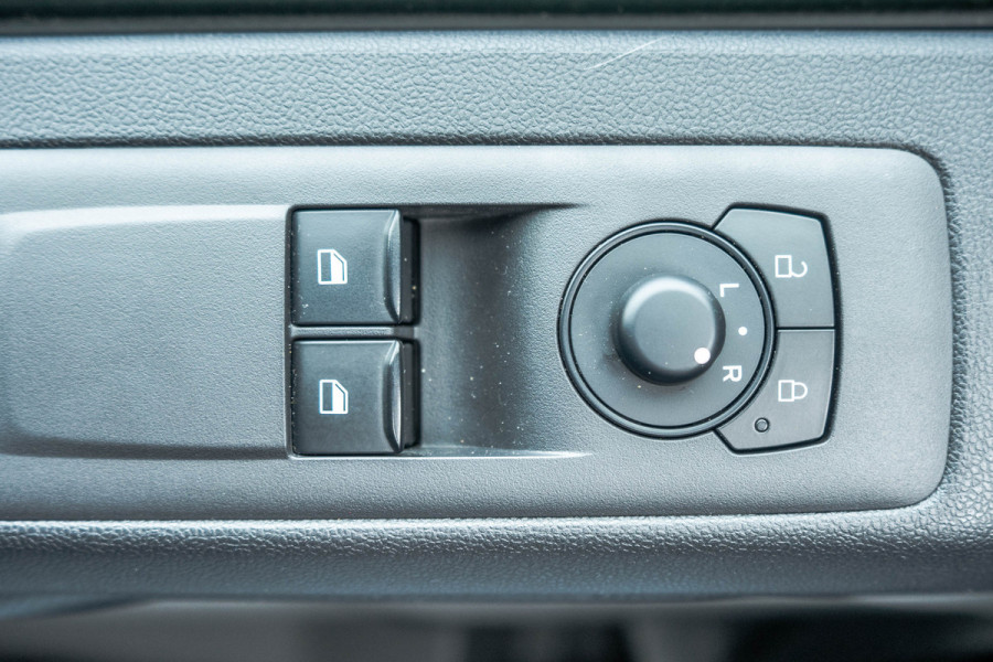 Ford Transit Custom 2.0 TDCI L2H1 | 130PK | CarPlay | Navi | Camera | LED | Cruise | Airco | 3-Zits