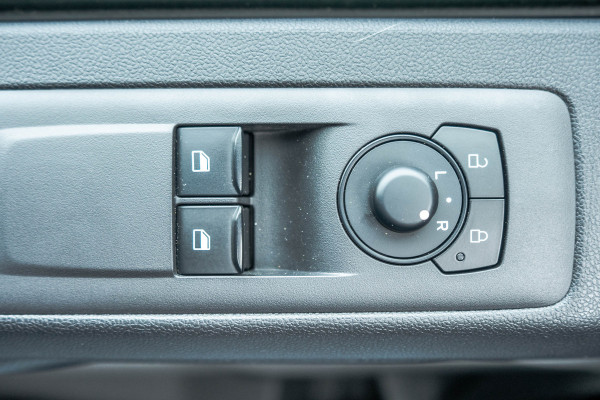 Ford Transit Custom 2.0 TDCI L2H1 | 130PK | CarPlay | Navi | Camera | LED | Cruise | Airco | 3-Zits