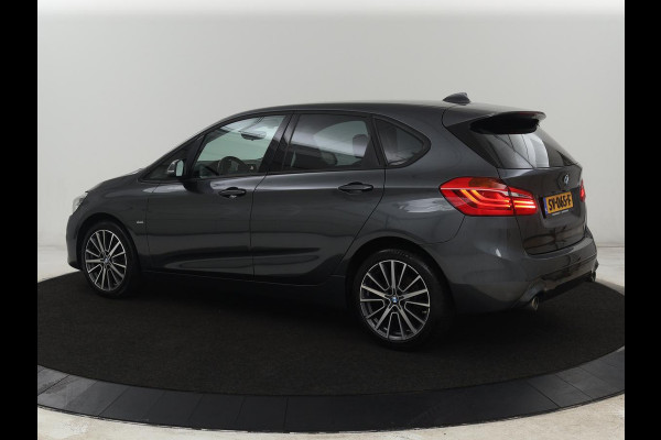 BMW 2 Serie Active Tourer 220i Sport Line | Camera | Sportstoelen | Full LED | Navigatie | Park Assist | 18'' | Climate control | Bluetooth | Cruise control