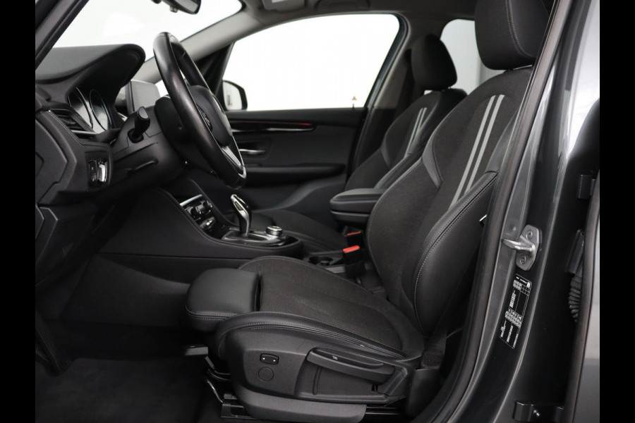 BMW 2 Serie Active Tourer 220i Sport Line | Camera | Sportstoelen | Full LED | Navigatie | Park Assist | 18'' | Climate control | Bluetooth | Cruise control