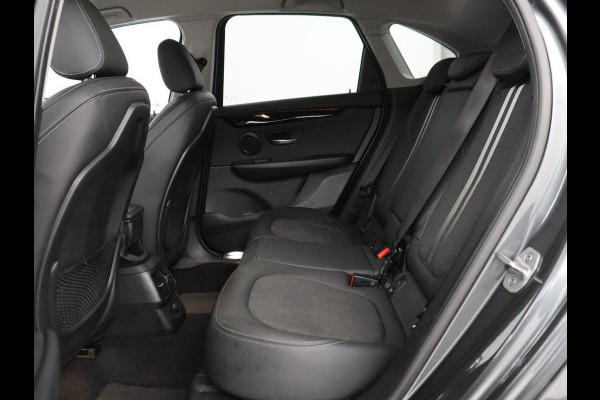 BMW 2 Serie Active Tourer 220i Sport Line | Camera | Sportstoelen | Full LED | Navigatie | Park Assist | 18'' | Climate control | Bluetooth | Cruise control