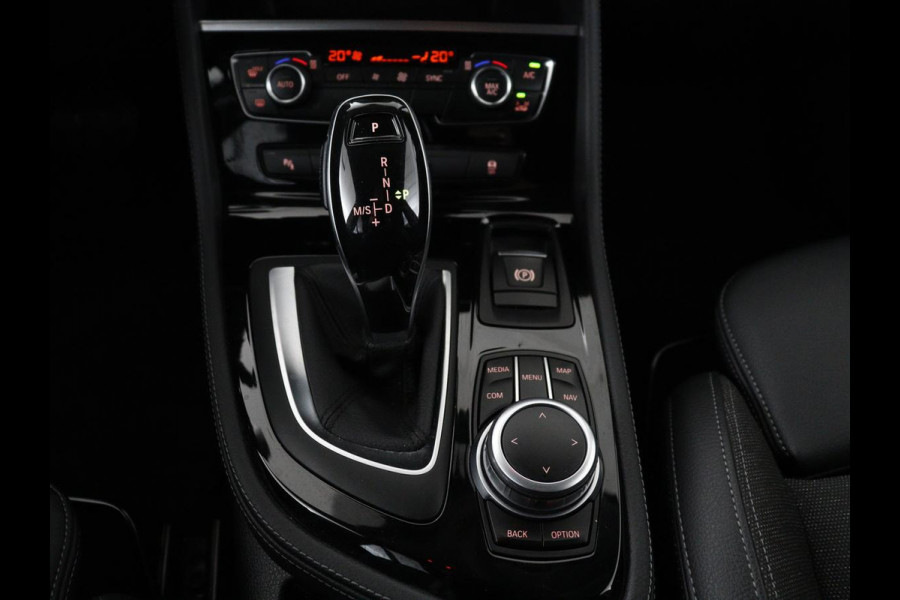 BMW 2 Serie Active Tourer 220i Sport Line | Camera | Sportstoelen | Full LED | Navigatie | Park Assist | 18'' | Climate control | Bluetooth | Cruise control