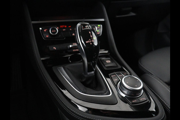 BMW 2 Serie Active Tourer 220i Sport Line | Camera | Sportstoelen | Full LED | Navigatie | Park Assist | 18'' | Climate control | Bluetooth | Cruise control