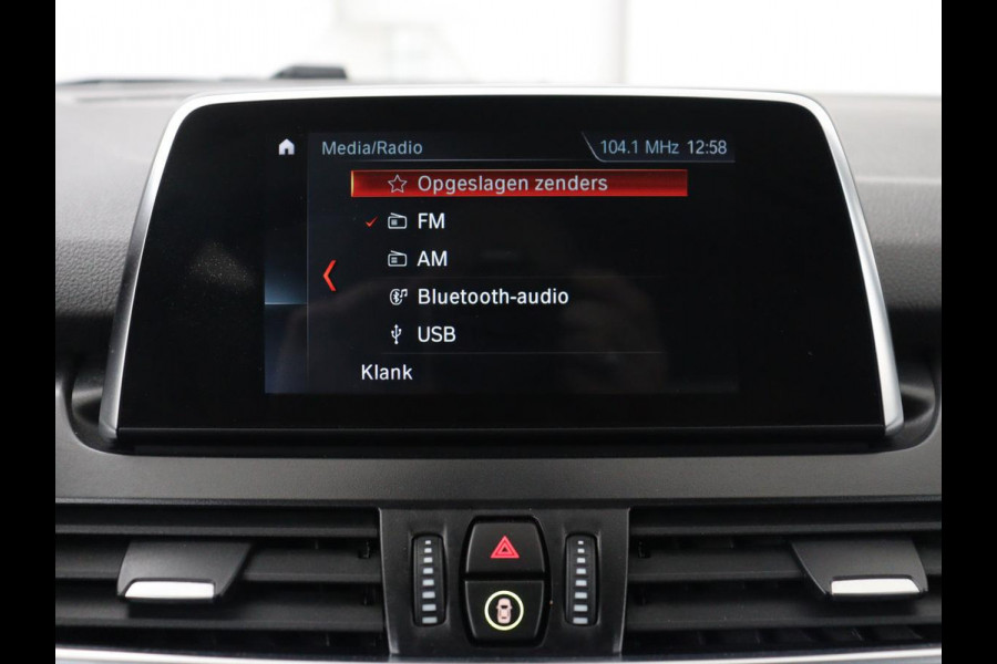 BMW 2 Serie Active Tourer 220i Sport Line | Camera | Sportstoelen | Full LED | Navigatie | Park Assist | 18'' | Climate control | Bluetooth | Cruise control