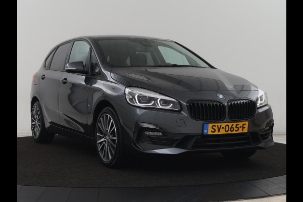 BMW 2 Serie Active Tourer 220i Sport Line | Camera | Sportstoelen | Full LED | Navigatie | Park Assist | 18'' | Climate control | Bluetooth | Cruise control