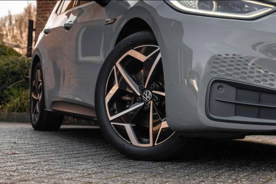 Volkswagen ID.3 First Plus 58 kWh 1e Eig Sfeerverlichting IQ Light Keyless Adaptive Camera Stoelverwarming 19''