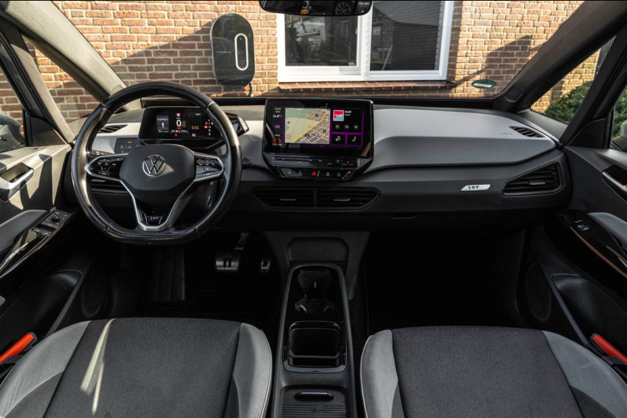 Volkswagen ID.3 First Plus 58 kWh 1e Eig Sfeerverlichting IQ Light Keyless Adaptive Camera Stoelverwarming 19''