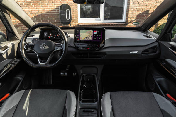 Volkswagen ID.3 First Plus 58 kWh 1e Eig Sfeerverlichting IQ Light Keyless Adaptive Camera Stoelverwarming 19''