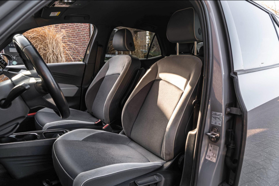 Volkswagen ID.3 First Plus 58 kWh 1e Eig Sfeerverlichting IQ Light Keyless Adaptive Camera Stoelverwarming 19''