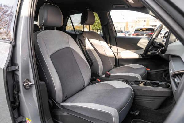 Volkswagen ID.3 First Plus 58 kWh 1e Eig Sfeerverlichting IQ Light Keyless Adaptive Camera Stoelverwarming 19''