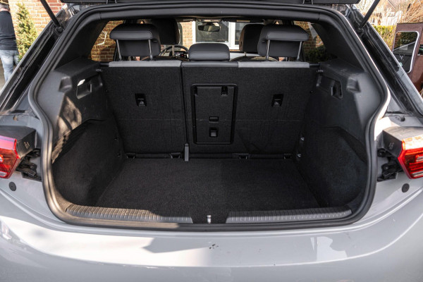 Volkswagen ID.3 First Plus 58 kWh 1e Eig Sfeerverlichting IQ Light Keyless Adaptive Camera Stoelverwarming 19''