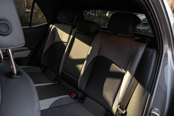 Volkswagen ID.3 First Plus 58 kWh 1e Eig Sfeerverlichting IQ Light Keyless Adaptive Camera Stoelverwarming 19''