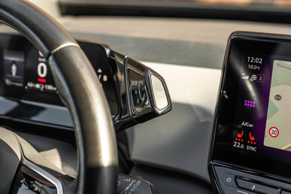 Volkswagen ID.3 First Plus 58 kWh 1e Eig Sfeerverlichting IQ Light Keyless Adaptive Camera Stoelverwarming 19''