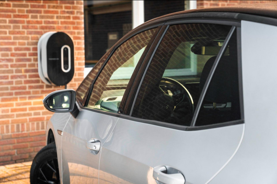 Volkswagen ID.3 Business 58 kWh PRO Adaptive IQ Light Sfeer Camera Stoelverwarming LED 18''