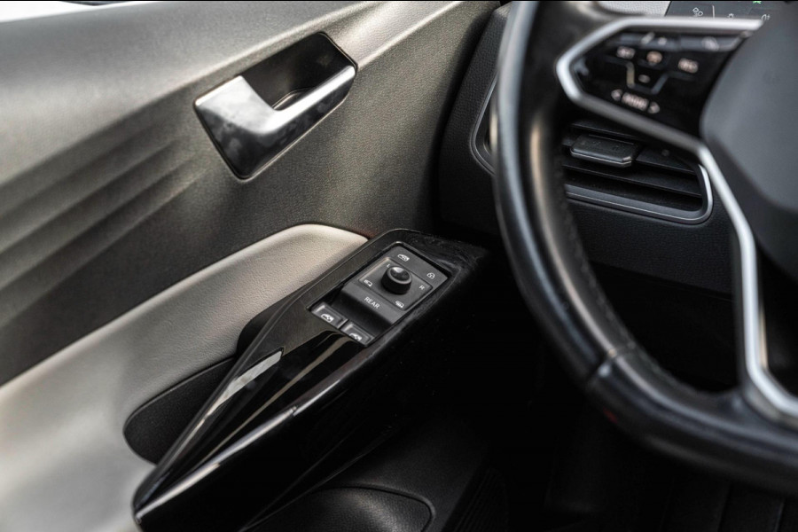 Volkswagen ID.3 Business 58 kWh PRO Adaptive IQ Light Sfeer Camera Stoelverwarming LED 18''