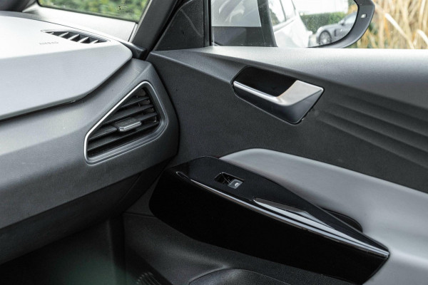 Volkswagen ID.3 Business 58 kWh PRO Adaptive IQ Light Sfeer Camera Stoelverwarming LED 18''