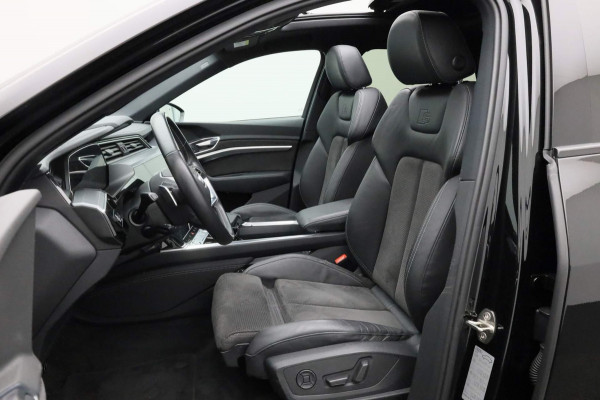 Audi e-tron e-tron 50 quattro Launch edition Black 71 kWh S-Line | Panoramadak | Stoelverwarming | Adaptive Cruise Control | Memory Seat | Parkeersensoren | Keyless | Apple Carplay
