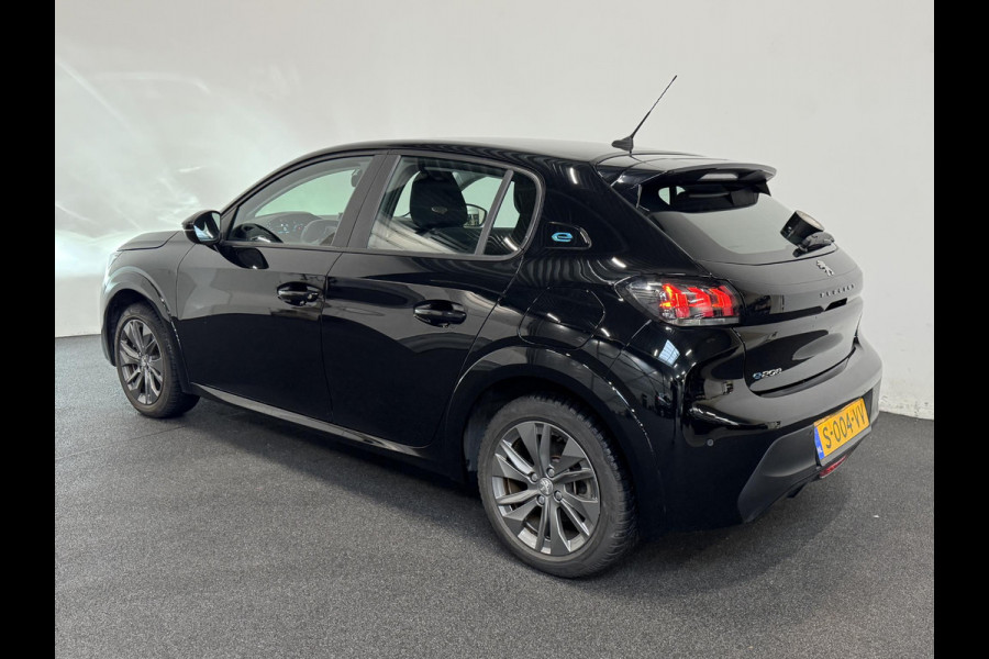 Peugeot e-208 EV Active Pack 50 kWh Navigatie Apple Carplay/Android Auto Parkeersensoren achter  Cruise Control  Climate Control Lichtmetalen velgen