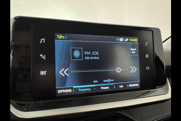 Peugeot e-208 EV Active Pack 50 kWh Navigatie Apple Carplay/Android Auto Parkeersensoren achter  Cruise Control  Climate Control Lichtmetalen velgen