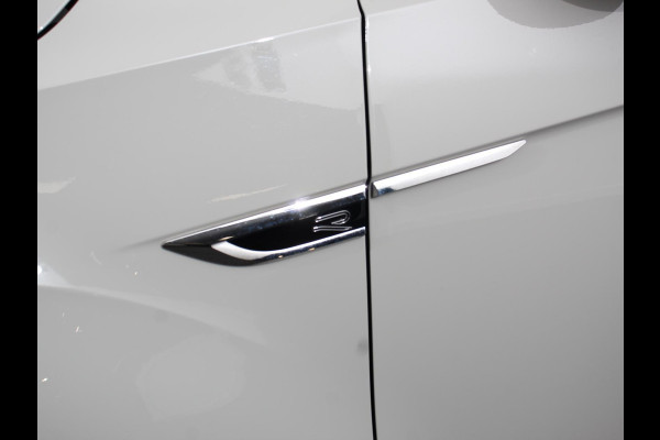 Volkswagen T-Roc 1.5 TSI DSG R-Line+Blackpack Climate control | Adaptieve cruise control | Panoramadak | LED | Navigatie | Achteruitrijcamera | Parkeersensoren | Apple Carplay/ Android Auto | Radio