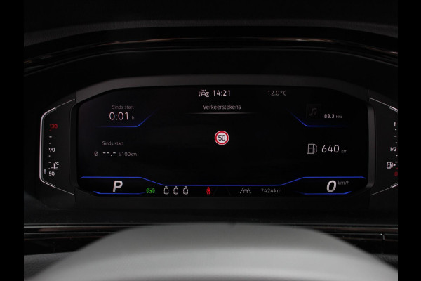 Volkswagen T-Roc 1.5 TSI DSG R-Line+Blackpack Climate control | Adaptieve cruise control | Panoramadak | LED | Navigatie | Achteruitrijcamera | Parkeersensoren | Apple Carplay/ Android Auto | Radio