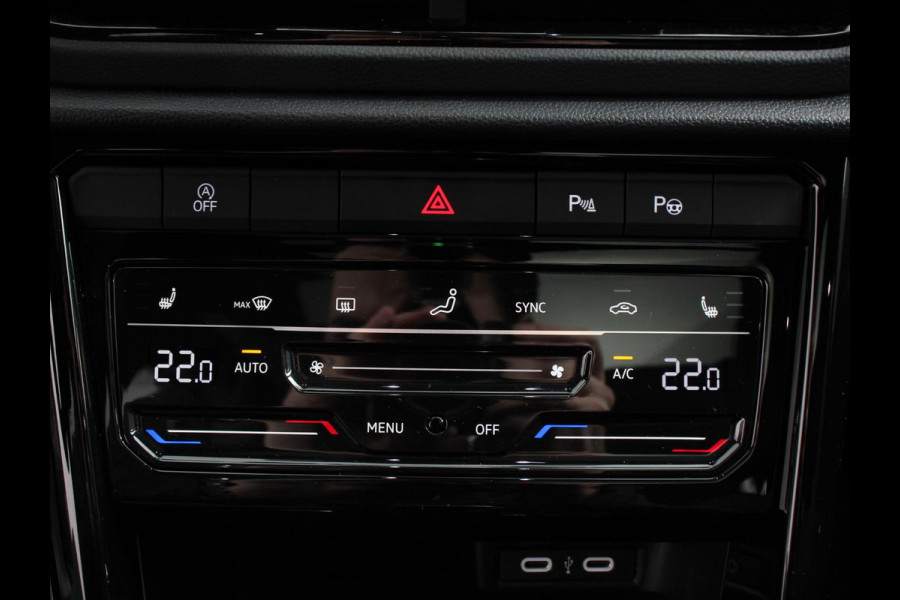 Volkswagen T-Roc 1.5 TSI DSG R-Line+Blackpack Climate control | Adaptieve cruise control | Panoramadak | LED | Navigatie | Achteruitrijcamera | Parkeersensoren | Apple Carplay/ Android Auto | Radio