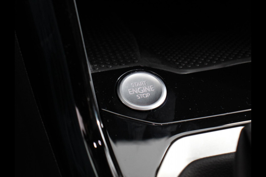 Volkswagen T-Roc 1.5 TSI DSG R-Line+Blackpack Climate control | Adaptieve cruise control | Panoramadak | LED | Navigatie | Achteruitrijcamera | Parkeersensoren | Apple Carplay/ Android Auto | Radio