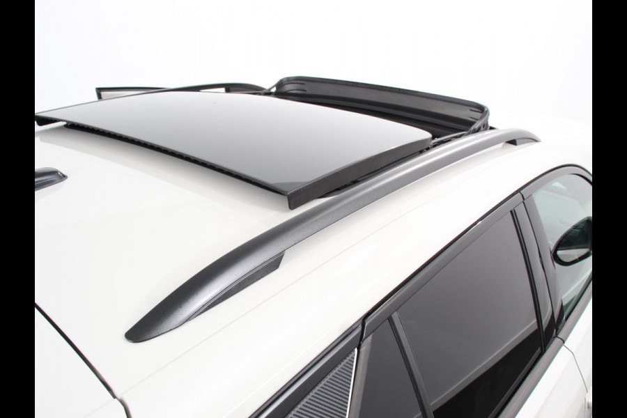 Volkswagen T-Roc 1.5 TSI DSG R-Line+Blackpack Climate control | Adaptieve cruise control | Panoramadak | LED | Navigatie | Achteruitrijcamera | Parkeersensoren | Apple Carplay/ Android Auto | Radio