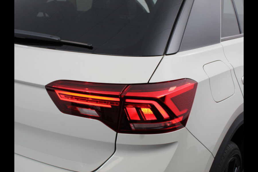 Volkswagen T-Roc 1.5 TSI DSG R-Line+Blackpack Climate control | Adaptieve cruise control | Panoramadak | LED | Navigatie | Achteruitrijcamera | Parkeersensoren | Apple Carplay/ Android Auto | Radio