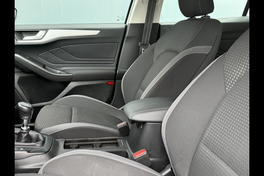 Ford FOCUS Wagon BWJ 2021 | 1.0T 124PK Hybrid Trend Edition | CAMERA A | SPORTSTOELEN | NAVI | PDC 2X | AIRCO | LICHTMETAAL | ARPLAY | DAB | CRUISE |