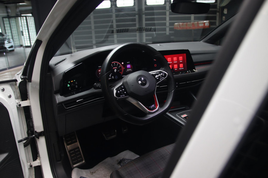 Volkswagen Golf 2.0 TSI GTI IQ LED-PANO-BTW