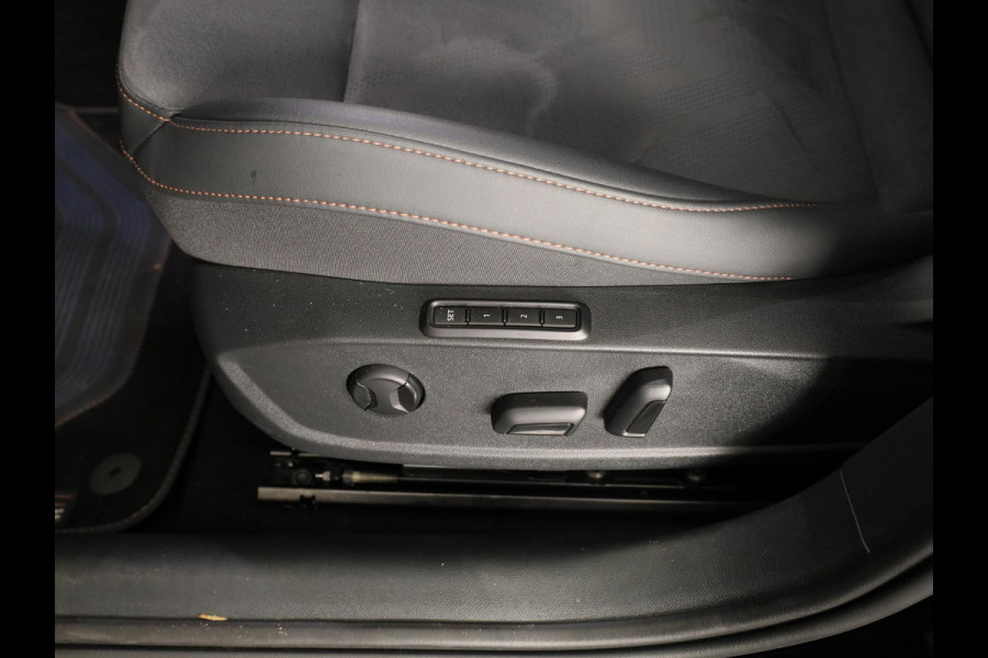 CUPRA Formentor 1.5 TSI e-Hybrid Business 204PK | Panoramadak | 19 Inch | Elektrisch Verstelbare Stoel | Intelligent Drive |