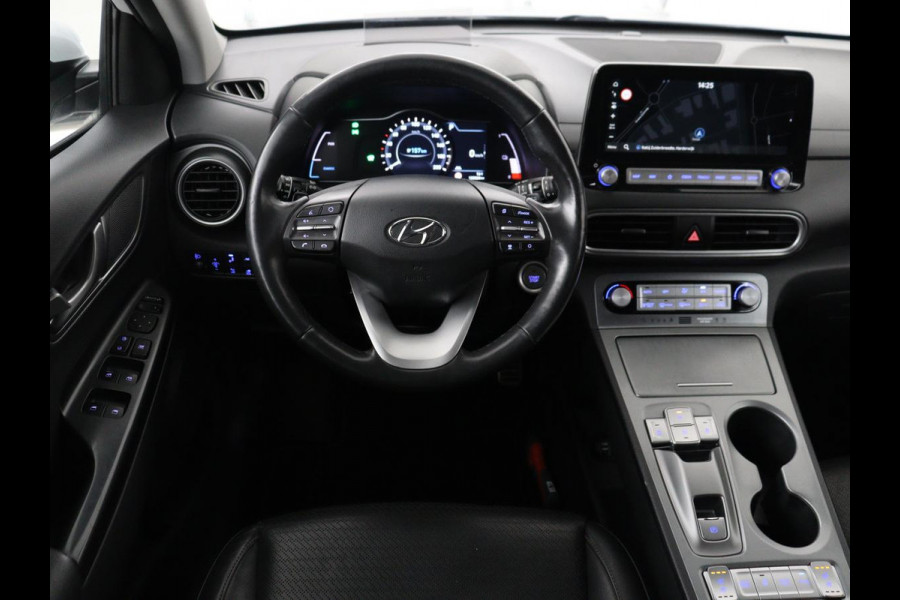Hyundai Kona EV Premium 64 kWh | SOH 100% | 3 Fase | Stoelventilatie | Leder | Head-Up | Warmtepomp | Trekhaak | Achterbankverwarming | Adaptive cruise | Camera | Carplay | Full LED