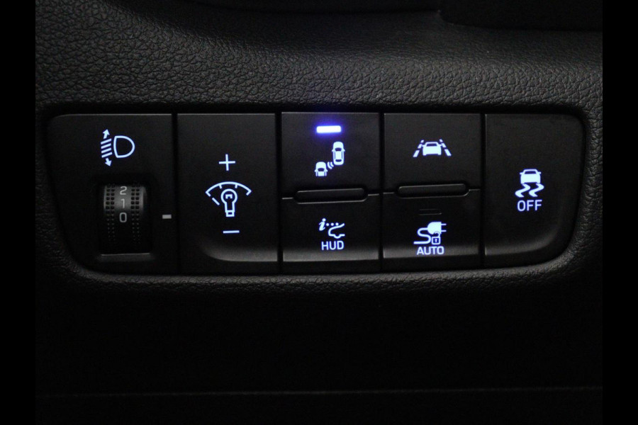 Hyundai Kona EV Premium 64 kWh | SOH 100% | 3 Fase | Stoelventilatie | Leder | Head-Up | Warmtepomp | Trekhaak | Achterbankverwarming | Adaptive cruise | Camera | Carplay | Full LED