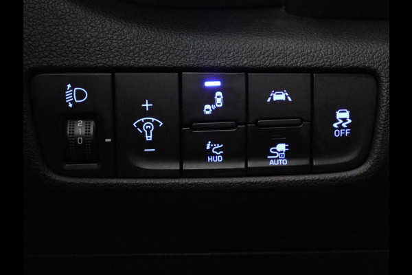 Hyundai Kona EV Premium 64 kWh | SOH 100% | 3 Fase | Stoelventilatie | Leder | Head-Up | Warmtepomp | Trekhaak | Achterbankverwarming | Adaptive cruise | Camera | Carplay | Full LED