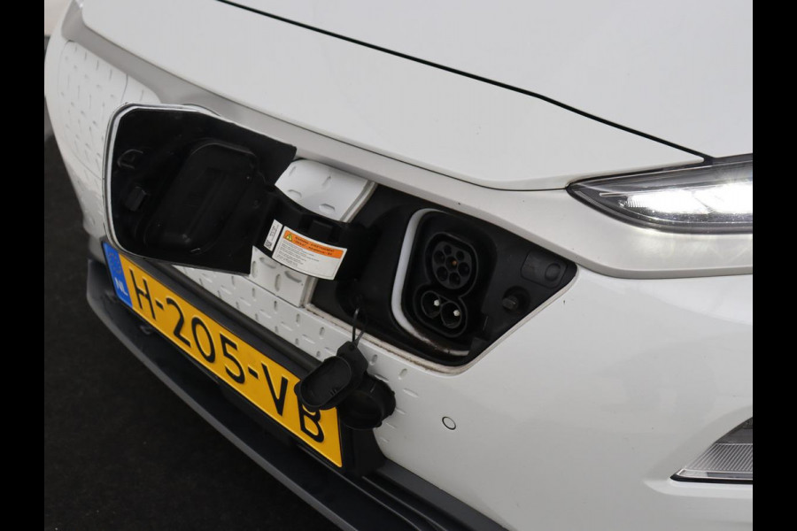 Hyundai Kona EV Premium 64 kWh | SOH 100% | 3 Fase | Stoelventilatie | Leder | Head-Up | Warmtepomp | Trekhaak | Achterbankverwarming | Adaptive cruise | Camera | Carplay | Full LED