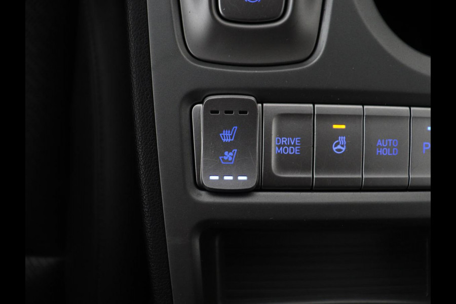 Hyundai Kona EV Premium 64 kWh | SOH 100% | 3 Fase | Stoelventilatie | Leder | Head-Up | Warmtepomp | Trekhaak | Achterbankverwarming | Adaptive cruise | Camera | Carplay | Full LED