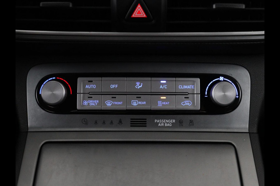 Hyundai Kona EV Premium 64 kWh | SOH 100% | 3 Fase | Stoelventilatie | Leder | Head-Up | Warmtepomp | Trekhaak | Achterbankverwarming | Adaptive cruise | Camera | Carplay | Full LED