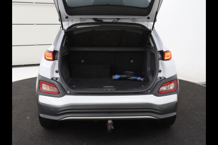 Hyundai Kona EV Premium 64 kWh | SOH 100% | 3 Fase | Stoelventilatie | Leder | Head-Up | Warmtepomp | Trekhaak | Achterbankverwarming | Adaptive cruise | Camera | Carplay | Full LED