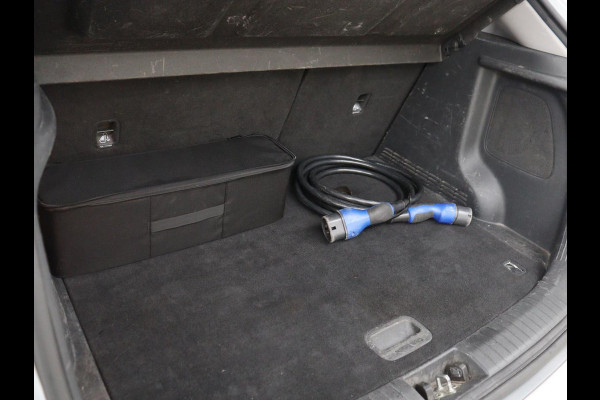Hyundai Kona EV Premium 64 kWh | SOH 100% | 3 Fase | Stoelventilatie | Leder | Head-Up | Warmtepomp | Trekhaak | Achterbankverwarming | Adaptive cruise | Camera | Carplay | Full LED