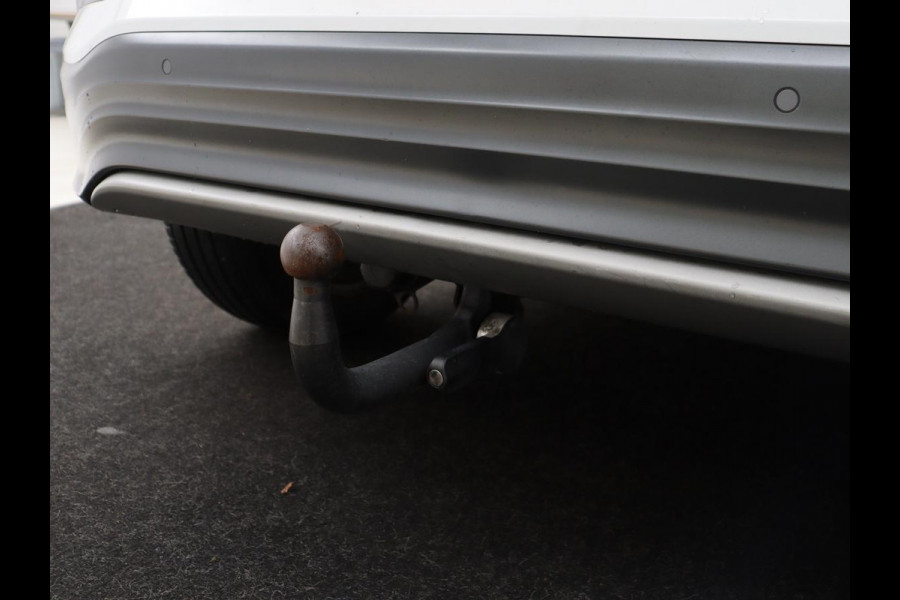 Hyundai Kona EV Premium 64 kWh | SOH 100% | 3 Fase | Stoelventilatie | Leder | Head-Up | Warmtepomp | Trekhaak | Achterbankverwarming | Adaptive cruise | Camera | Carplay | Full LED