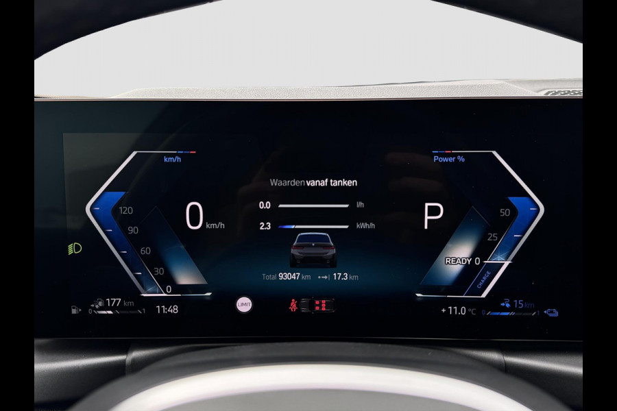 BMW 3 Serie Touring 320e | M-Sport | Pano | Harman Kardon | 19 inch | Carbon | Stuurwiel verwarmd | Individual | Brooklyn Grey