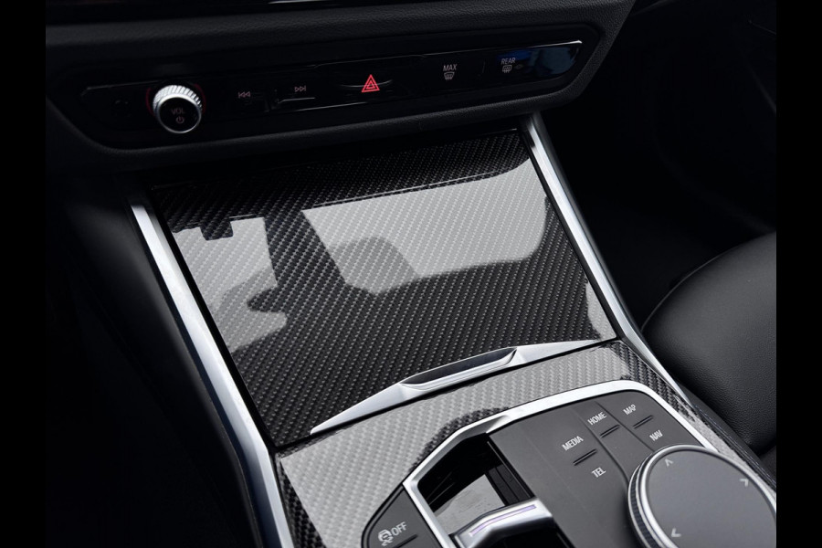 BMW 3 Serie Touring 320e | M-Sport | Pano | Harman Kardon | 19 inch | Carbon | Stuurwiel verwarmd | Individual | Brooklyn Grey