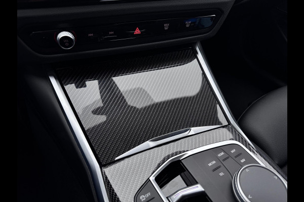 BMW 3 Serie Touring 320e | M-Sport | Pano | Harman Kardon | 19 inch | Carbon | Stuurwiel verwarmd | Individual | Brooklyn Grey