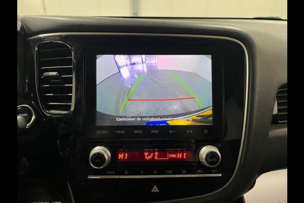 Mitsubishi Outlander 2.4 PHEV Pure APPLE CARPLAY/VERWARMDE VOORSTOELEN/4X4