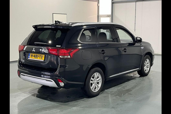 Mitsubishi Outlander 2.4 PHEV Pure APPLE CARPLAY/VERWARMDE VOORSTOELEN/4X4