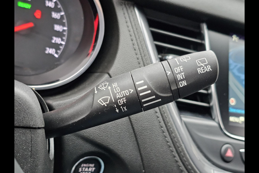 Opel Grandland X 1.6 Turbo Hybrid4 Ultimate Plug in hybrid | Stoelverwarming | Elektrisch bedienbare achterklep | Achteruitrijcamera | Half leder | LED verlichting | Trekhaak | PDC v+a