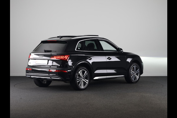Audi Q5 50 TFSI e Advanced edition 299 pk S-tronic | Navigatie | Panoramadak | Parkeersensoren (Park assist) | Rondomzicht camera | Lederenbekleding | Stoelverwarming |