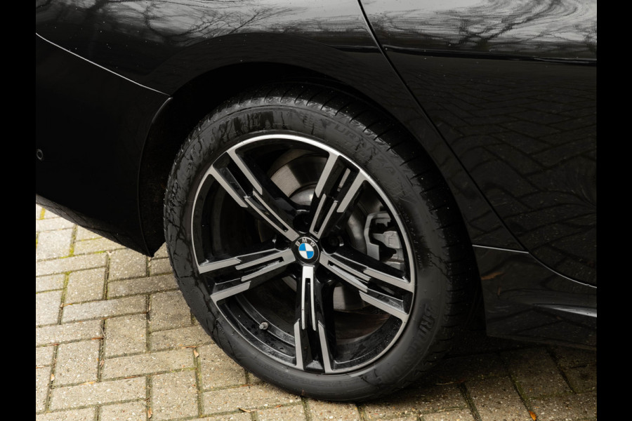 BMW 3 Serie Touring 330e M-Sport - Long Range - Trekhaak - Getint Glas - Comfort Access