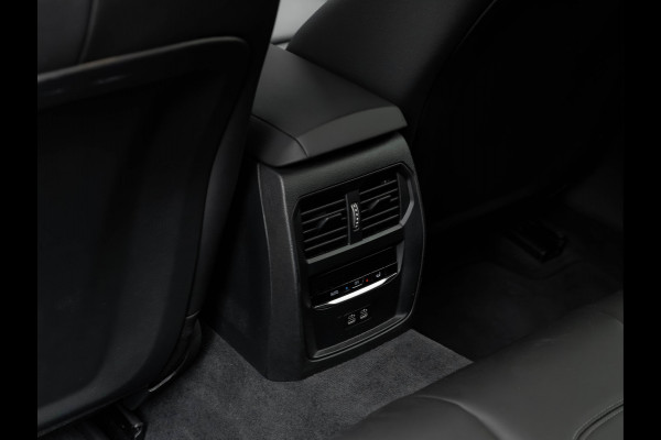 BMW 3 Serie Touring 330e M-Sport - Long Range - Trekhaak - Getint Glas - Comfort Access
